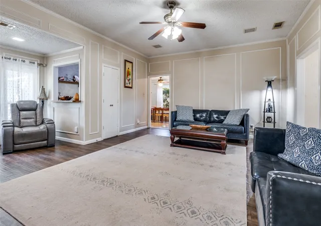 Photo 2 of Single family home for sale at 722 Corinthian Pl, Duncanville, TX 75137 | MLS# 21313983 | Listing updated on 2026-09-04