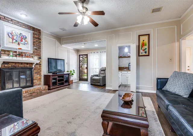 Photo 4 of Single family home for sale at 722 Corinthian Pl, Duncanville, TX 75137 | MLS# 21313983 | Listing updated on 2026-09-04