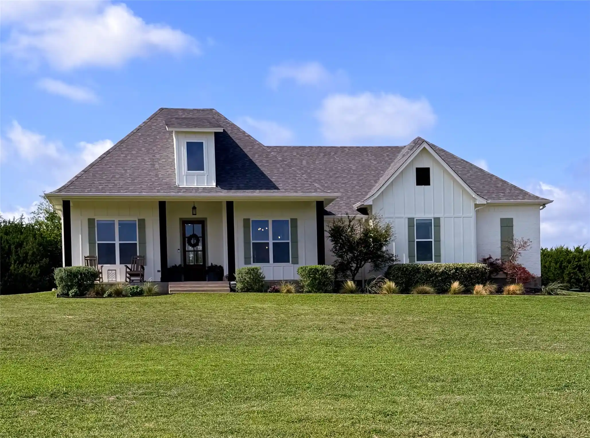 Single family home for sale at 400 Stone Mountain Ct, Cresson, TX 76035 | MLS# 21302907