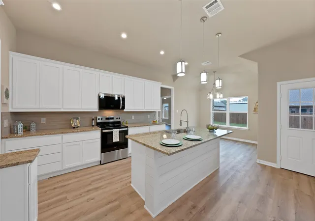 Photo 3 of Single family home for sale at 109 Panther Loop, Mabank, TX 75147 | MLS# 21313856 | Listing updated on 2026-07-26