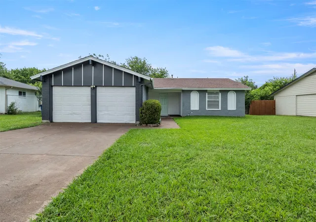 Photo 1 of Single family home for sale at 1410 Clearbrook St, Lancaster, TX 75134 | MLS# 21314007 | Listing updated on 2026-07-24