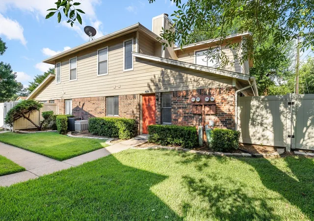 Photo 3 of Condo for sale at 2240 Tarpley Rd #484, Carrollton, TX 75006 | MLS# 21313874 | Listing updated on 2026-10-03