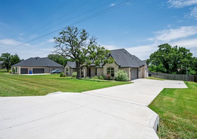Photo 2 of Single family home for sale at 180 Hassler Dr, Stephenville, TX 76401 | MLS# 21293754 | Listing updated on 2026-07-10