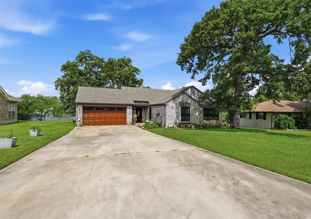 Homes for sale in Lake Kiowa, TX | 1344 Kiowa Dr E, Lake Kiowa, TX 76240 | MLS# 21313930