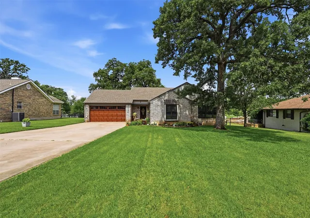 Homes for sale in Lake Kiowa, TX | 1344 Kiowa Dr E, Lake Kiowa, TX 76240 | MLS# 21313930