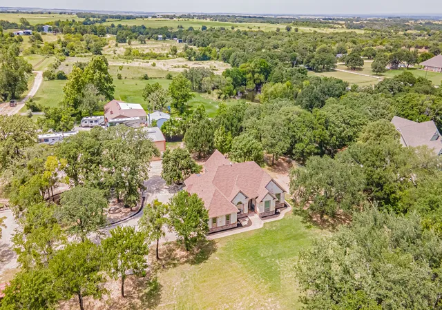 Homes for sale in Tolar, TX | 101 Windsong Ln, Tolar, TX 76476 | MLS# 21314008