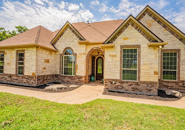 Homes for sale in Tolar, TX | 101 Windsong Ln, Tolar, TX 76476 | MLS# 21314008
