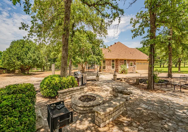 Homes for sale in Tolar, TX | 101 Windsong Ln, Tolar, TX 76476 | MLS# 21314008
