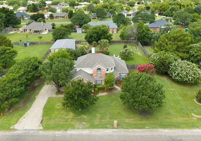 Homes for sale in Waxahachie, TX | 1110 Hampshire Dr, Waxahachie, TX 75165 | MLS# 21314034