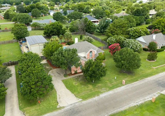 Homes for sale in Waxahachie, TX | 1110 Hampshire Dr, Waxahachie, TX 75165 | MLS# 21314034