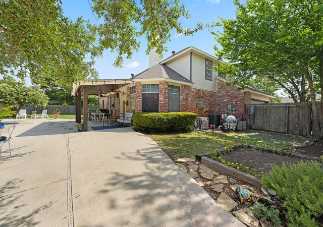 Homes for sale in Waxahachie, TX | 1110 Hampshire Dr, Waxahachie, TX 75165 | MLS# 21314034