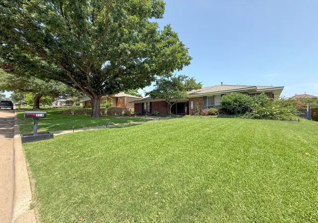 Photo 2 of Single family home for sale at 314 Shepards Hill Dr, Rockwall, TX 75087 | MLS# 21311913 | Listing updated on 2026-08-04