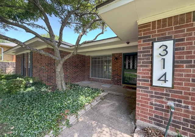 Photo 3 of Single family home for sale at 314 Shepards Hill Dr, Rockwall, TX 75087 | MLS# 21311913 | Listing updated on 2026-08-04