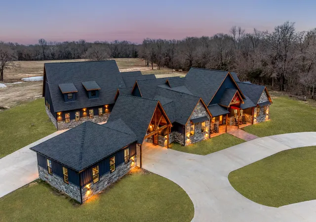 Photo 1 of Mansion for sale at 239 32507 Rd, Paris, TX 75460 | MLS# 21314071 | Listing updated on 2026-08-22