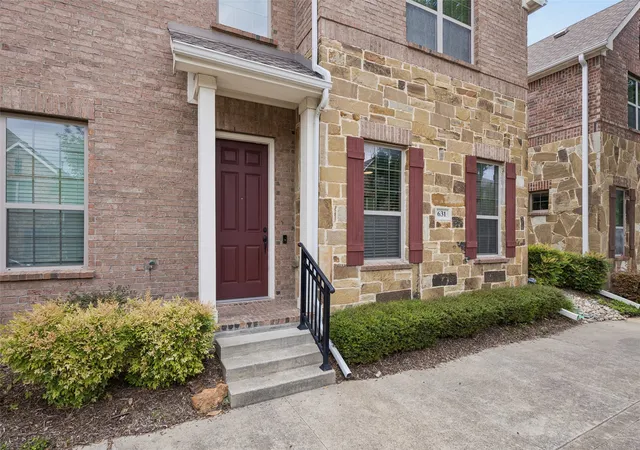 Photo 2 of Townhouse for sale at 631 Matthew Pl, Richardson, TX 75081 | MLS# 21311954 | Listing updated on 2026-08-23