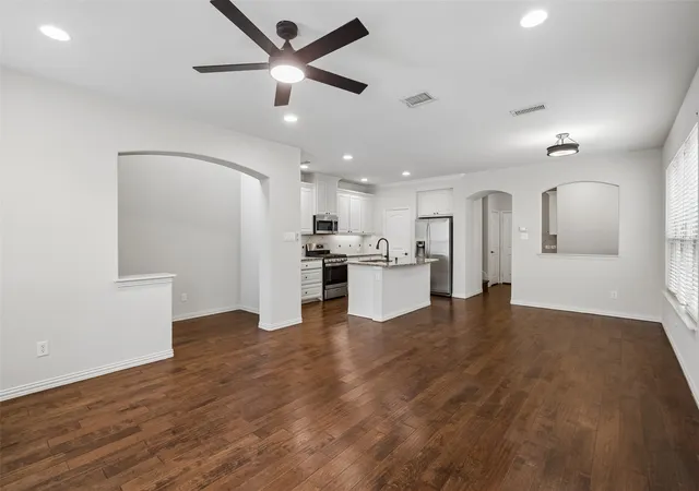 Photo 4 of Townhouse for sale at 631 Matthew Pl, Richardson, TX 75081 | MLS# 21311954 | Listing updated on 2026-08-23