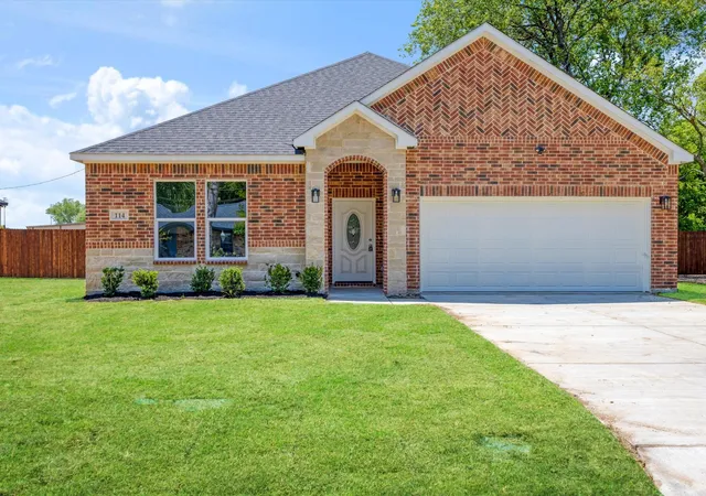 Photo 1 of Single family home for sale at 114 Miller Rd, Kemp, TX 75143 | MLS# 21312639 | Listing updated on 2026-09-22