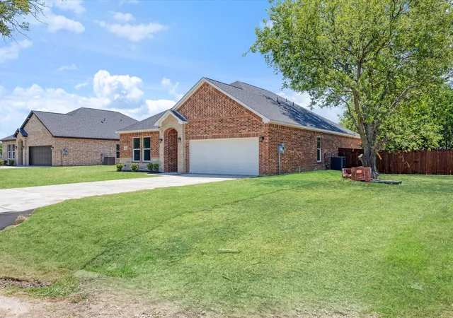 Photo 3 of Single family home for sale at 114 Miller Rd, Kemp, TX 75143 | MLS# 21312639 | Listing updated on 2026-09-22