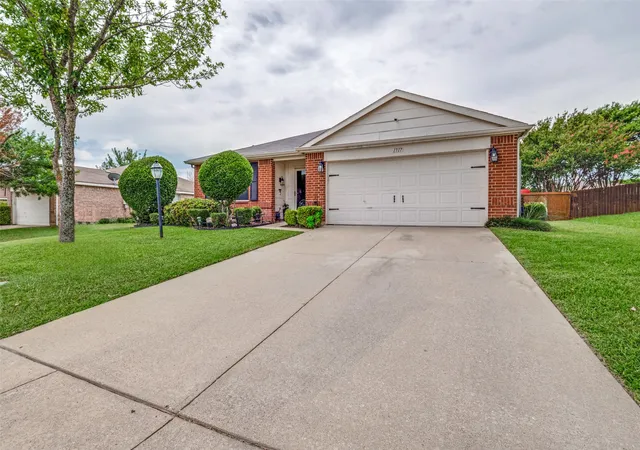 Photo 2 of Single family home for sale at 1717 Berkeley Dr, Glenn Heights, TX 75154 | MLS# 21313479 | Listing updated on 2026-09-29