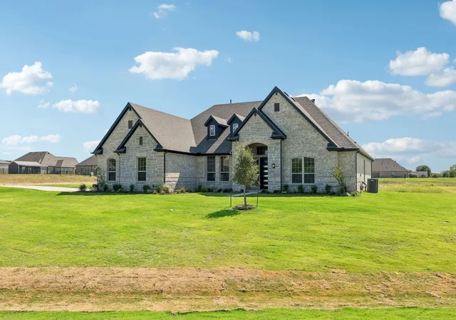 Photo 2 of Sale Pending at 5001 Valley View Dr, Joshua, TX 76058 | MLS# 21314054 | Listing updated on 2026-08-27