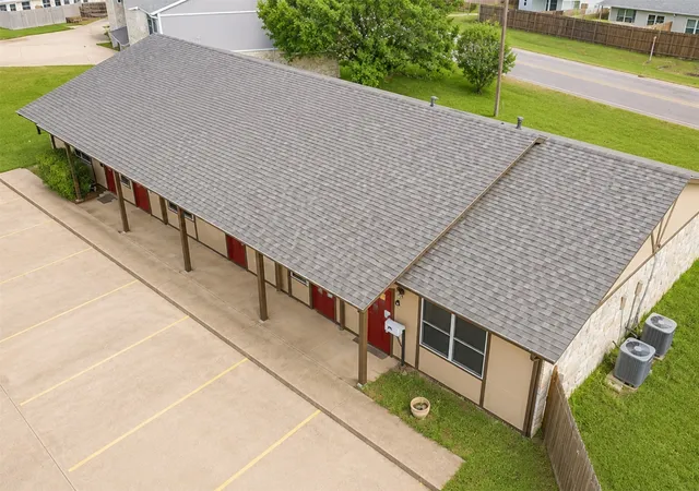 Photo 3 of House for sale at 1411 Courtney Pl, Cleburne, TX 76033 | MLS# 21309199 | Listing updated on 2026-08-06