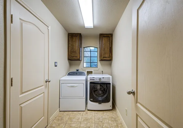 Homes for sale in Bridgeport, TX | 2105 Ridgewood Dr, Bridgeport, TX 76426 | MLS# 21310511