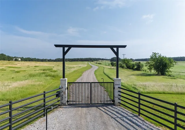 Photo 1 of Single family home for sale at 1100 County Road 1785, Sunset, TX 76270 | MLS# 21312783 | Listing updated on 2026-09-21