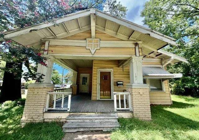 Photo 1 of Single family home for sale at 107 8th St Ne, Paris, TX 75460 | MLS# 21314084 | Listing updated on 2026-09-29