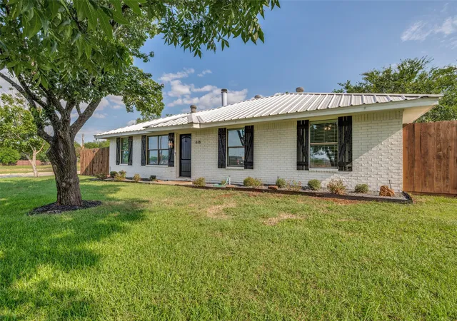 Homes for sale in Midlothian, TX | 616 E Avenue E, Midlothian, TX 76065 | MLS# 21313885