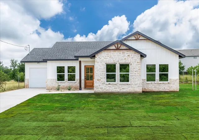 Homes for sale in Granbury, TX | 5652 Black Pine Cir, Granbury, TX 76048 | MLS# 21314075