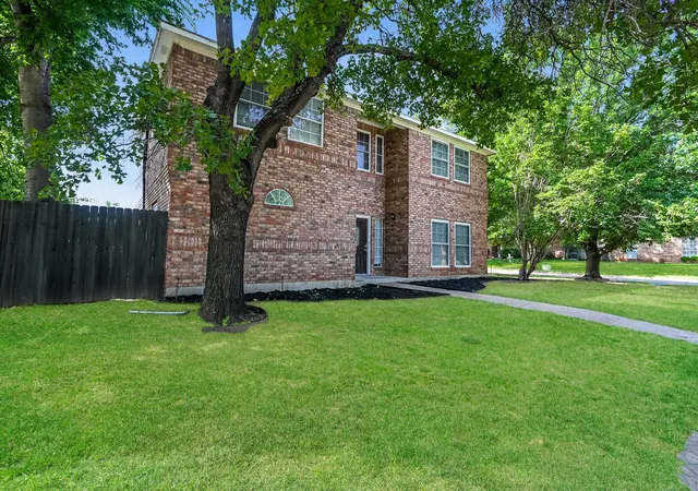 Photo 2 of Single family home for sale at 2057 Spinnaker Ln, Azle, TX 76020 | MLS# 21309170 | Listing updated on 2026-08-26