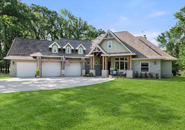 Photo 1 of Single family home for sale at 930 Waters Edge Dr, Corsicana, TX 75109 | MLS# 21313833 | Listing updated on 2026-10-01