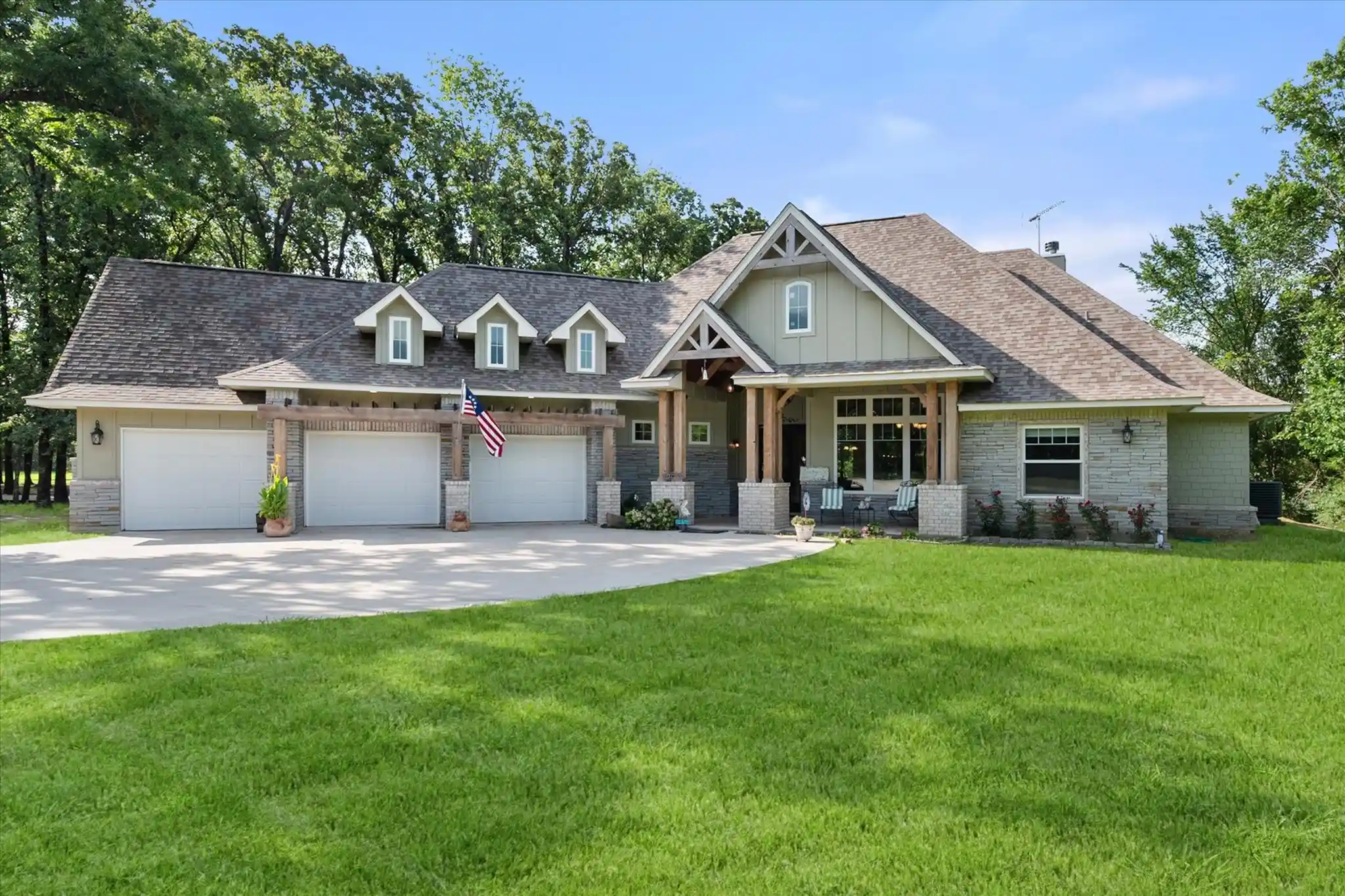 Photo 1 of Sale Pending at 930 Waters Edge Dr, Corsicana, TX 75109 | MLS# 21313833 | Listing updated on 2026-10-09