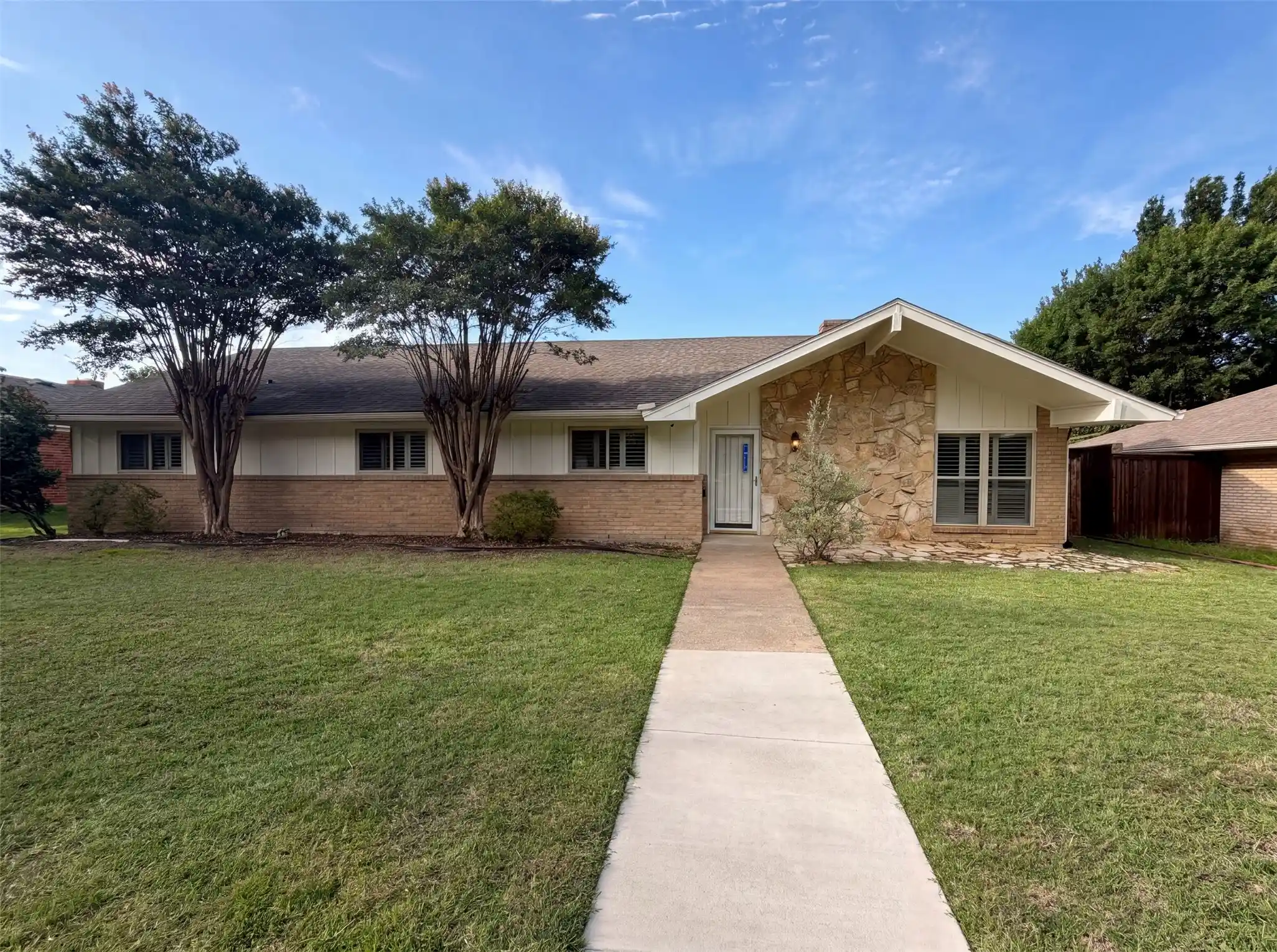 Photo 1 of Single family home for sale at 1618 Woodcrest Ln, Carrollton, TX 75006 | MLS# 21314235 | Listing updated on 2026-10-29