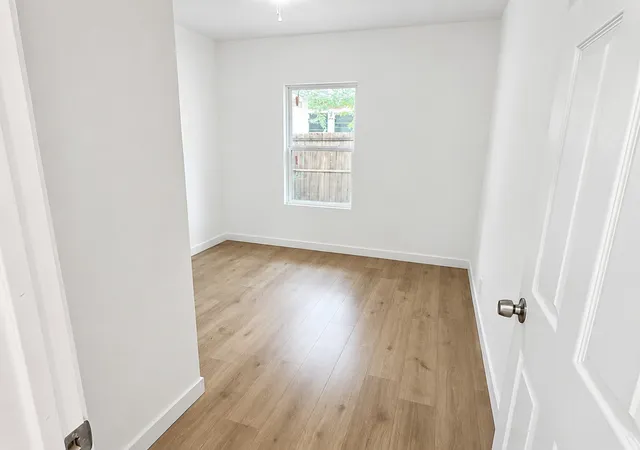 Photo 2 of Single family home for sale at 624 Griggs Ave, Fort Worth, TX 76103 | MLS# 21314114 | Listing updated on 2026-08-17