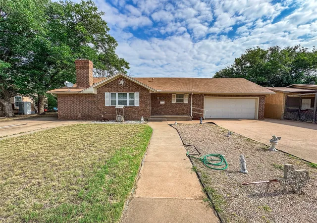 Homes for sale in Haskell, TX | 918 N 6th St, Haskell, TX 79521 | MLS# 21309620