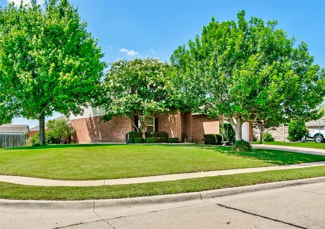 Homes for sale in Burleson, TX | 1208 Krista Dr, Burleson, TX 76028 | MLS# 21267808