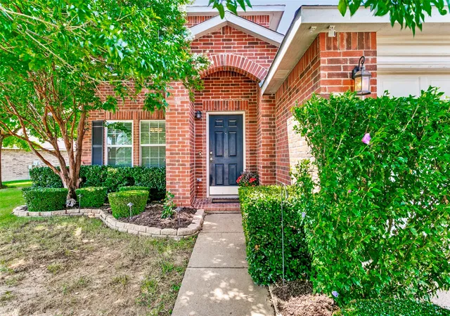 Homes for sale in Burleson, TX | 1208 Krista Dr, Burleson, TX 76028 | MLS# 21267808