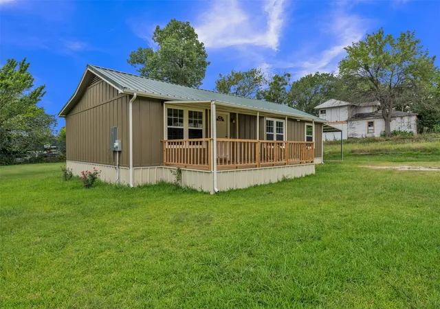 Photo 2 of Single family home for sale at 6410 Renwood Dr, Fort Worth, TX 76140 | MLS# 21311797 | Listing updated on 2026-08-27