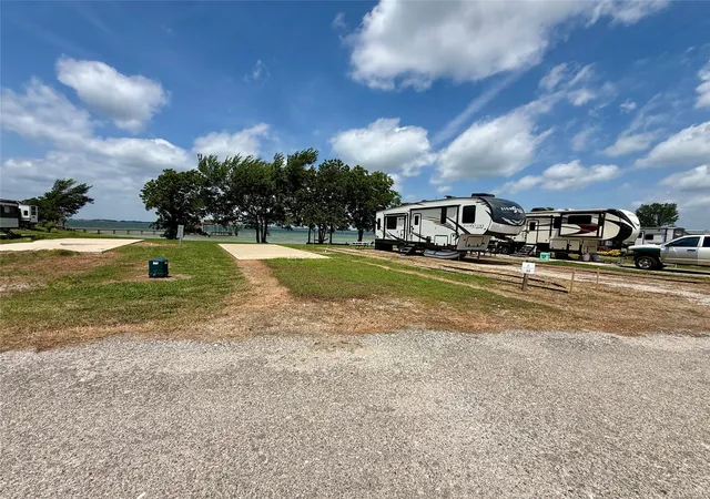 Homes for sale in Kerens, TX | 5136 Peninsula Rd, Kerens, TX 75144 | MLS# 21313915