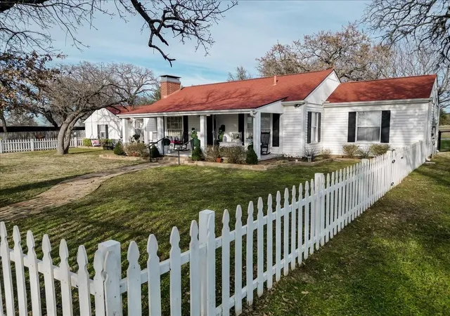 Single family home for sale at 3661 S Hwy 281, Mineral Wells, TX 76067 | MLS# 21313745