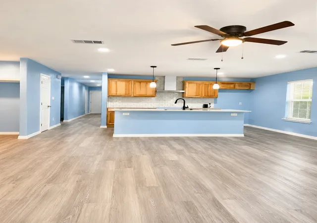 Photo 3 of Single family home for sale at 610 W Austin St, Paris, TX 75460 | MLS# 21308408 | Listing updated on 2026-08-29