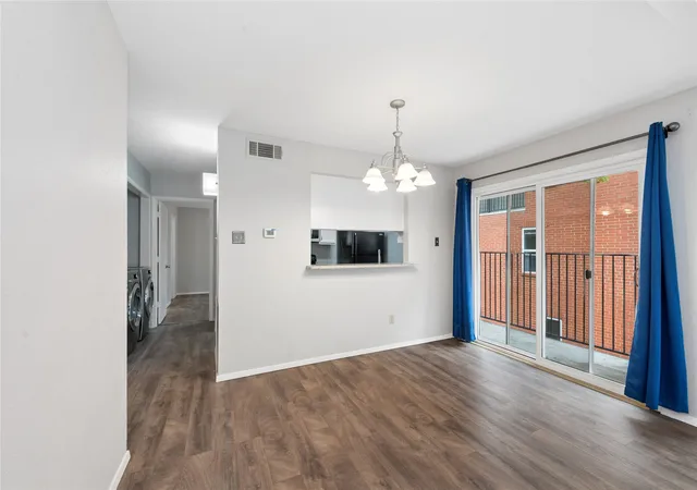 Photo 4 of Condo for sale at 6900 Skillman St #305, Dallas, TX 75231 | MLS# 21313316 | Listing updated on 2026-09-29