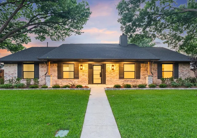 Homes for sale in Carrollton, TX | 2813 Staffordshire Dr, Carrollton, TX 75007 | MLS# 21312841