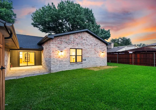Homes for sale in Carrollton, TX | 2813 Staffordshire Dr, Carrollton, TX 75007 | MLS# 21312841