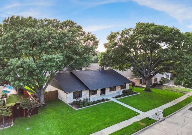 Homes for sale in Carrollton, TX | 2813 Staffordshire Dr, Carrollton, TX 75007 | MLS# 21312841