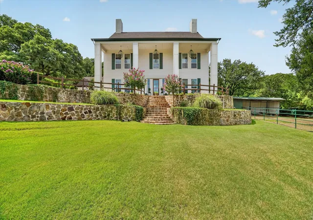 Photo 3 of Mansion for sale at 3438 Indian Trl, Arlington, TX 76016 | MLS# 21314056 | Listing updated on 2026-08-22