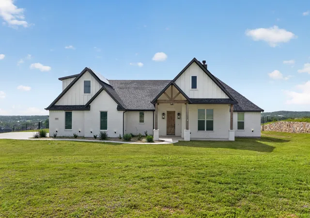 Photo 2 of Single family home for sale at 1040 Agnes N, Springtown, TX 76082 | MLS# 21314252 | Listing updated on 2026-10-02