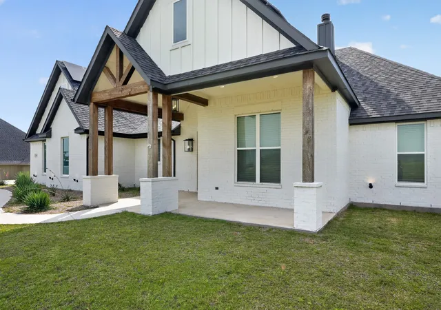 Photo 3 of Single family home for sale at 1040 Agnes N, Springtown, TX 76082 | MLS# 21314252 | Listing updated on 2026-10-02