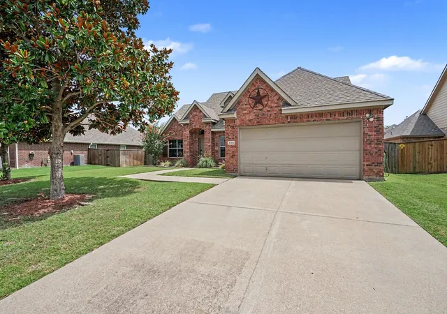 Photo 2 of Single family home for sale at 3103 Glenwood Dr, Wylie, TX 75098 | MLS# 21307877 | Listing updated on 2026-08-23